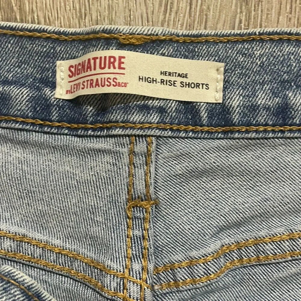 Levis Signature High Rise Shorts Size 14 Light Wash Pockets Belt Loops Pocket - Picture 4 of 5